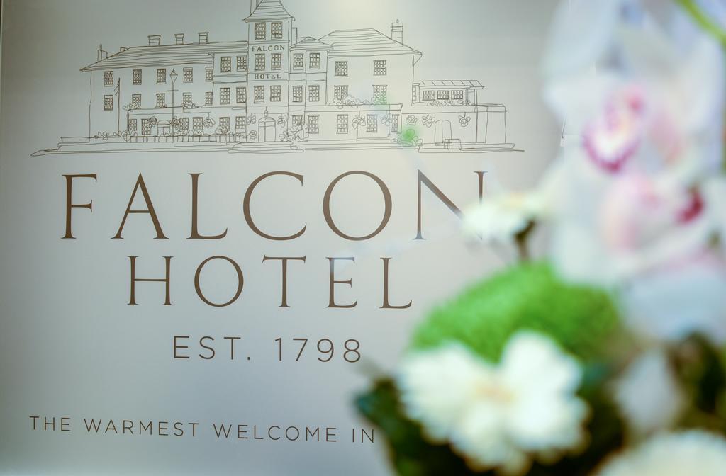 The Falcon Hotel بود المظهر الخارجي الصورة