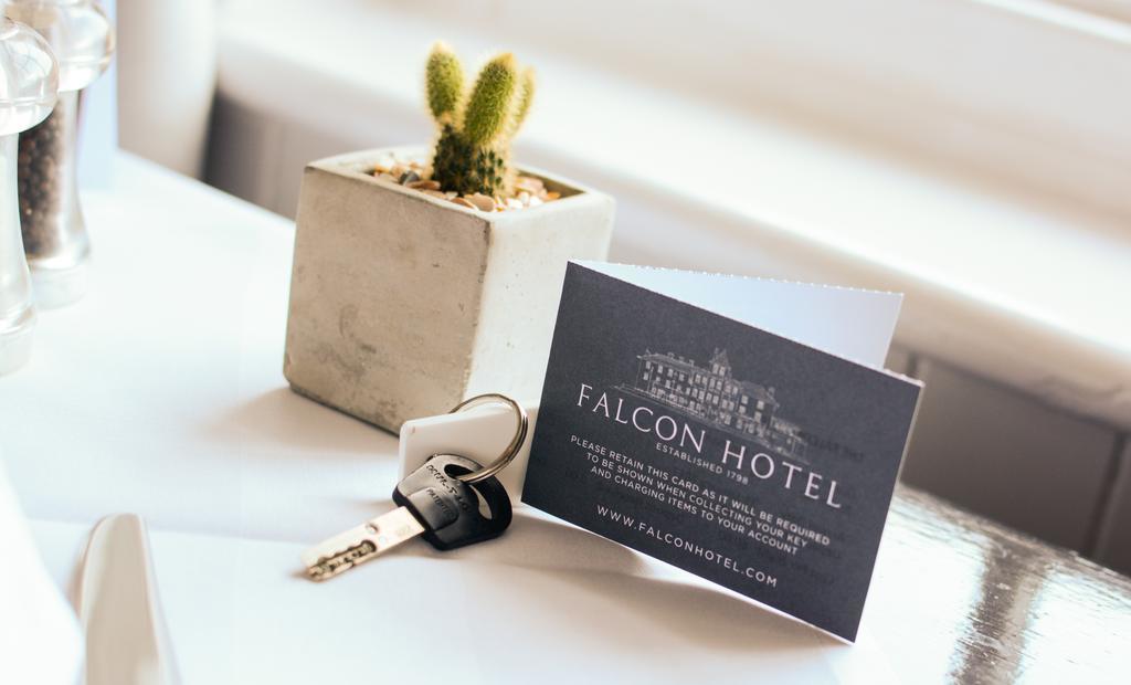 The Falcon Hotel بود المظهر الخارجي الصورة