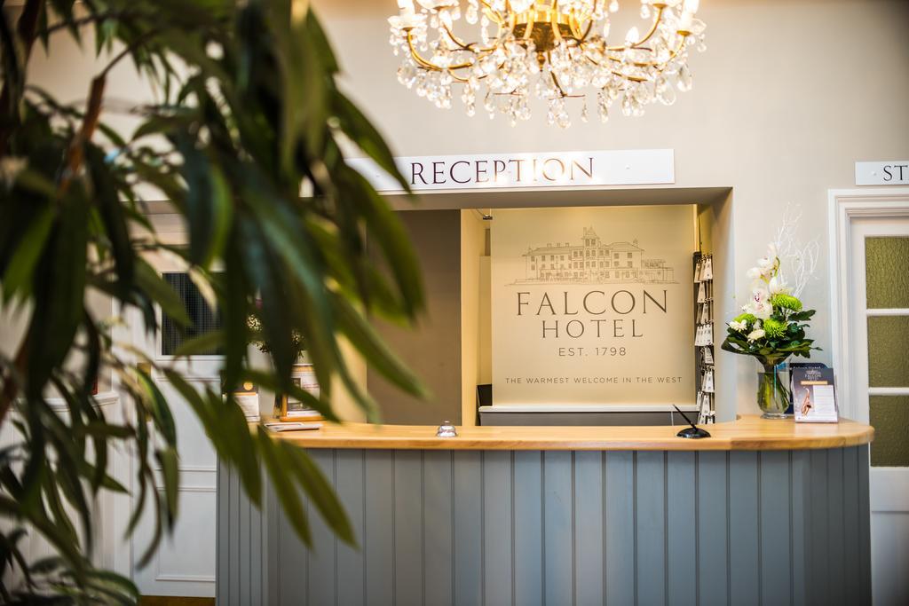 The Falcon Hotel بود المظهر الخارجي الصورة