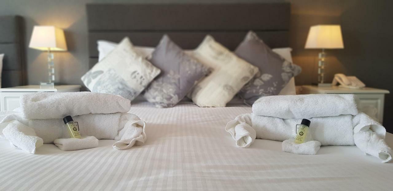 The Falcon Hotel بود المظهر الخارجي الصورة