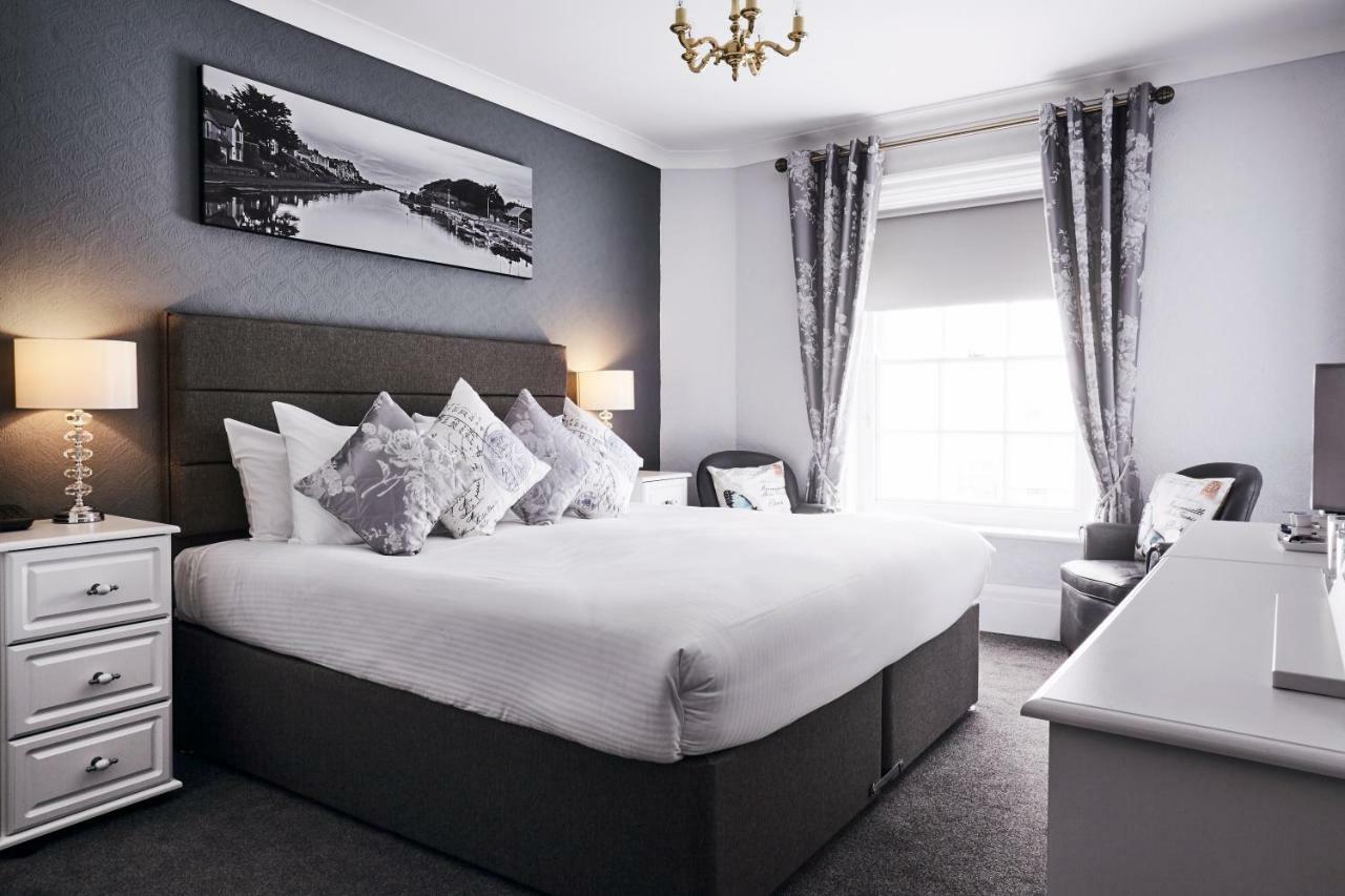 The Falcon Hotel بود المظهر الخارجي الصورة